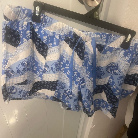 Joyspun Pants - Womne Shorts 16/18 size